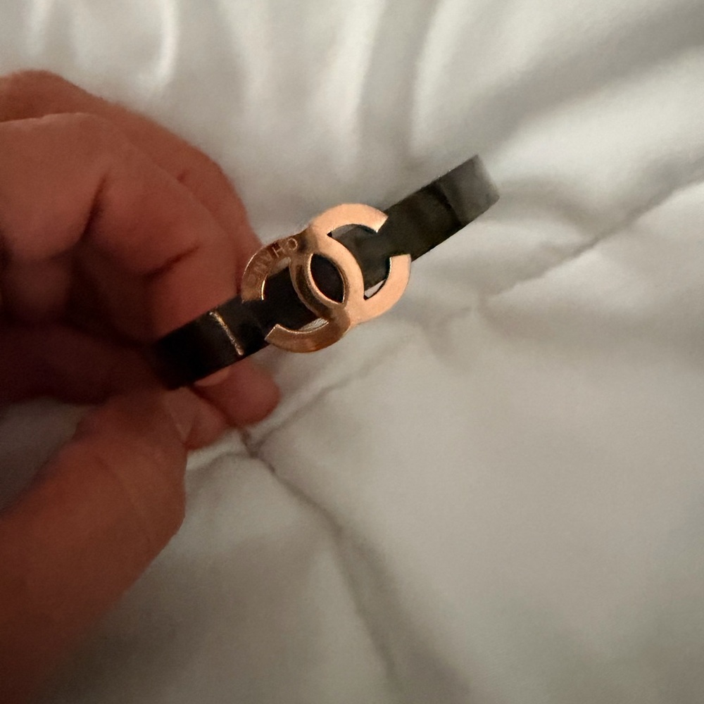 Elegant Black and Gold Bracelet